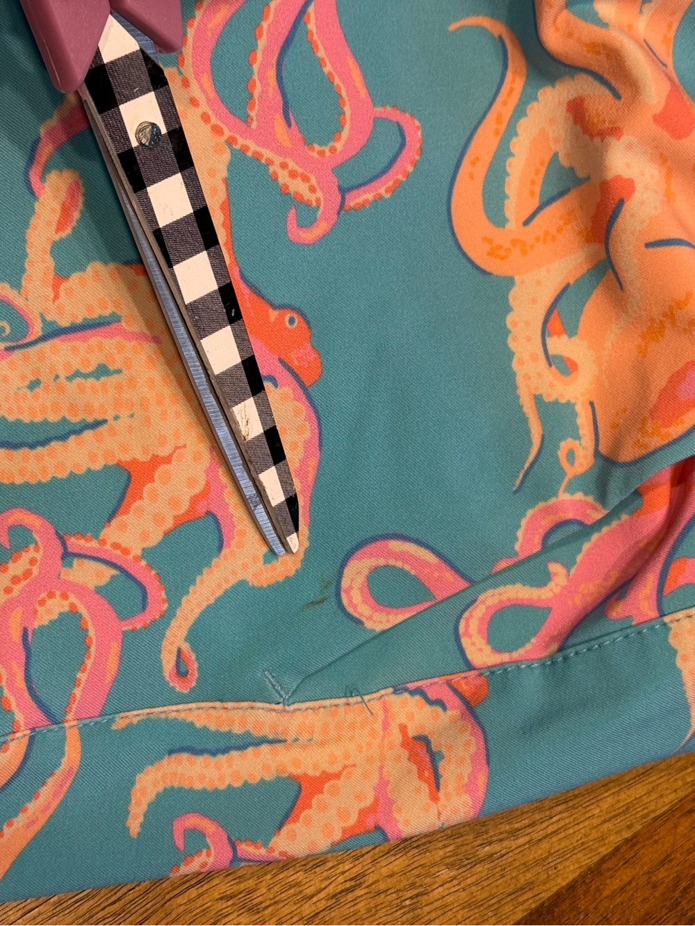 chubbies Teal Swim Trunks with Pink & Coral Octopus Print flaws - Picture 9 of 10